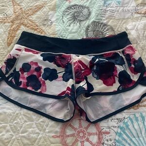 Original speed shorts inky floral: lululemon sz 8